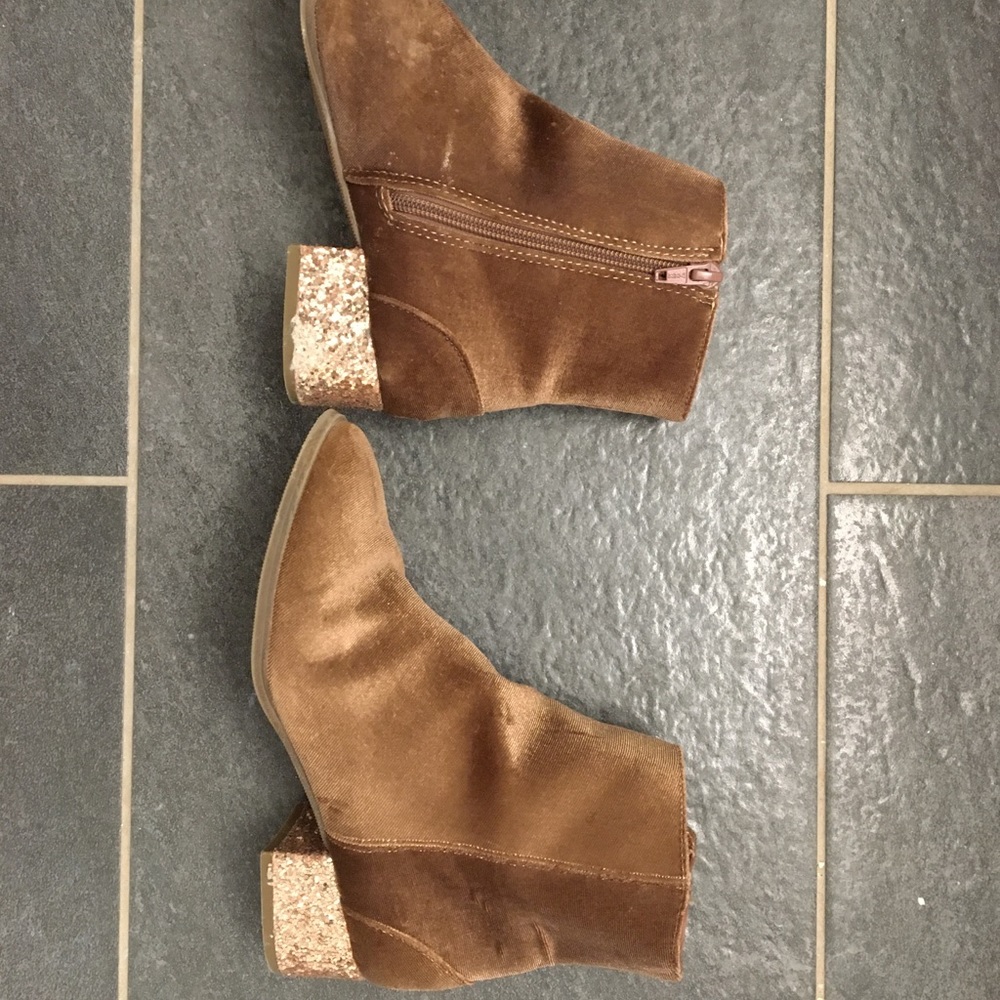 Girl sparkly boots